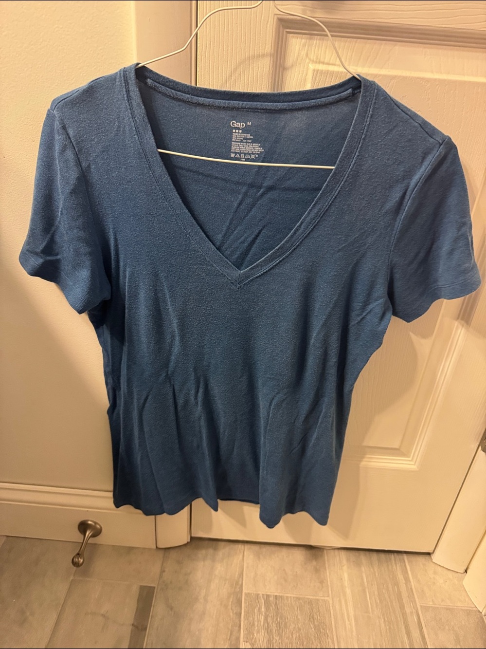 GAP Women's Short Sleeve V-Neck Tee in Navy Blue